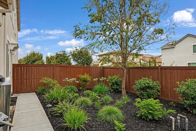 3105 Brandenburber Dr, Roseville, CA 95747
