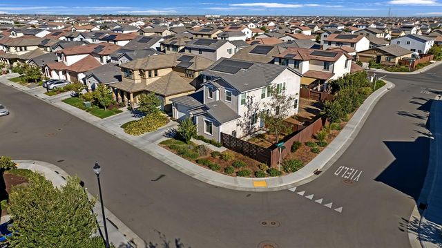 3105 Brandenburber Dr, Roseville, CA 95747