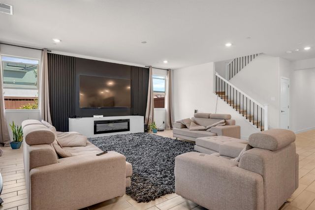 3105 Brandenburber Dr, Roseville, CA 95747
