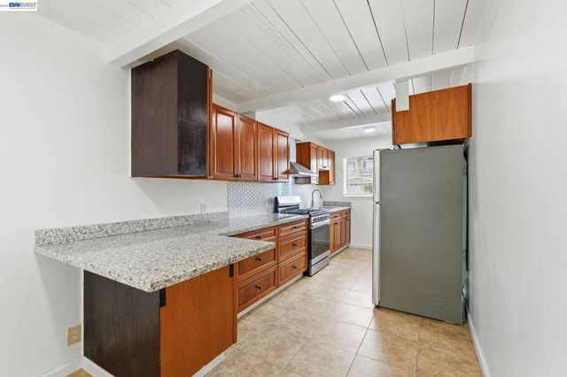 2858 17th St, San Pablo, CA 94806