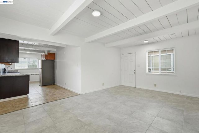 2858 17th St, San Pablo, CA 94806