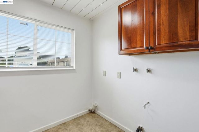 2858 17th St, San Pablo, CA 94806