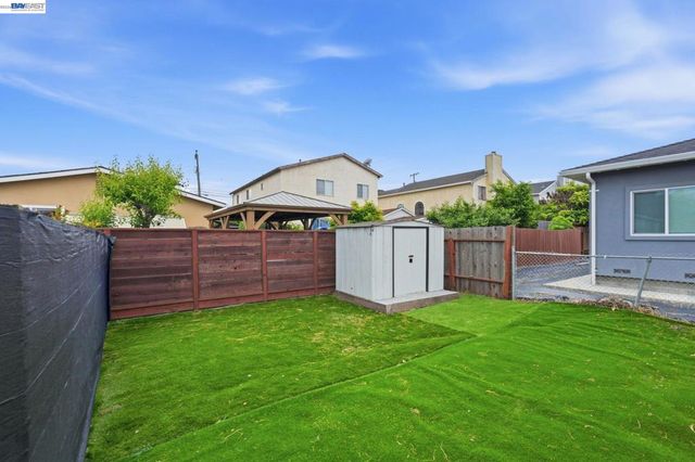 2858 17th St, San Pablo, CA 94806