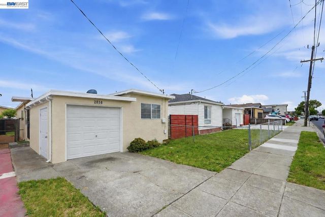 2858 17th St, San Pablo, CA 94806