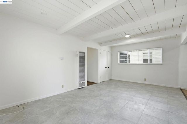 2858 17th St, San Pablo, CA 94806