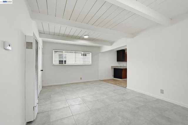 2858 17th St, San Pablo, CA 94806