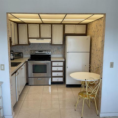 192 Flanders Drive, Delray Beach, FL 33484