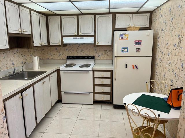 192 Flanders Drive, Delray Beach, FL 33484