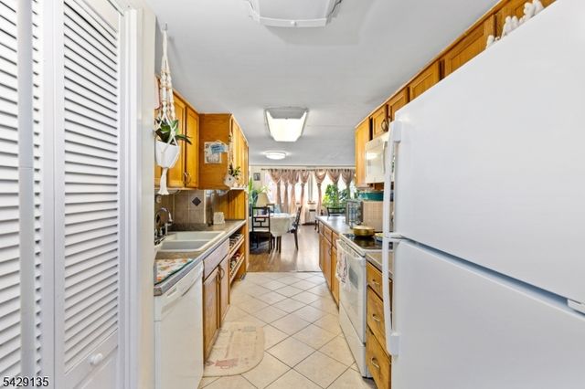40 Fayette St 26, Perth Amboy City, NJ 08861