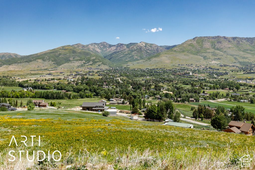 Image 5 of property listing at 4102 E NORDIC VALLEY DR, Eden, UT 84310