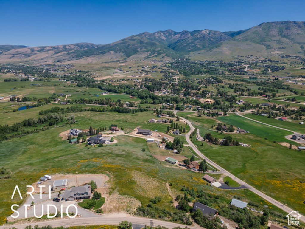Image 6 of property listing at 4102 E NORDIC VALLEY DR, Eden, UT 84310