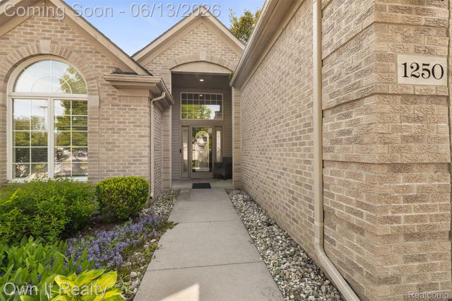 1250 Windsong Drive, Waterford Charter Township, MI 48327