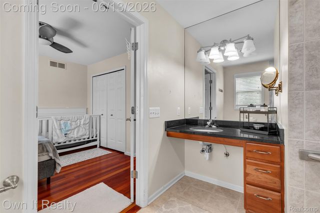 1250 Windsong Drive, Waterford Charter Township, MI 48327