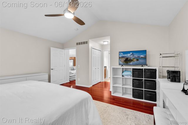 1250 Windsong Drive, Waterford Charter Township, MI 48327