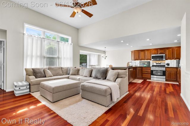 1250 Windsong Drive, Waterford Charter Township, MI 48327