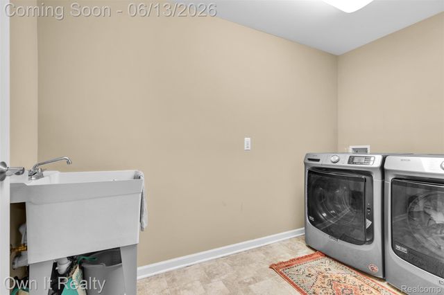 1250 Windsong Drive, Waterford Charter Township, MI 48327