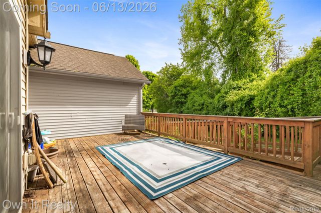 1250 Windsong Drive, Waterford Charter Township, MI 48327