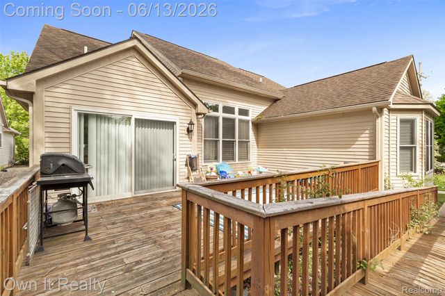 1250 Windsong Drive, Waterford Charter Township, MI 48327