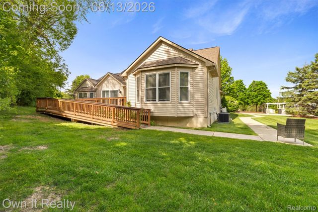 1250 Windsong Drive, Waterford Charter Township, MI 48327