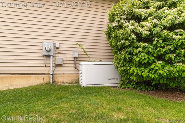 1250 Windsong Drive, Waterford Charter Township, MI 48327