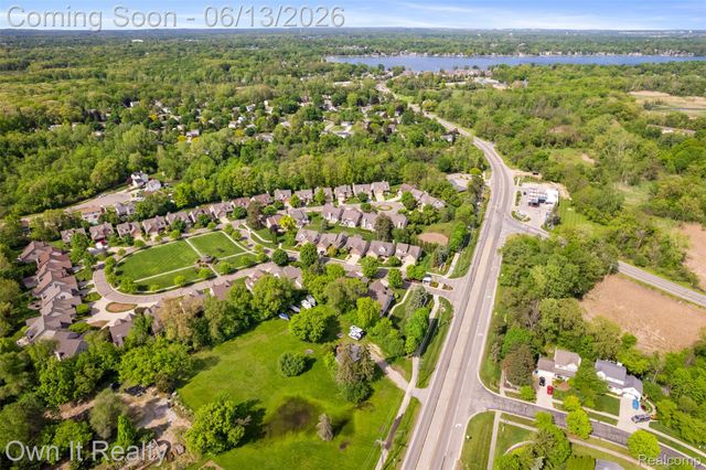 1250 Windsong Drive, Waterford Charter Township, MI 48327