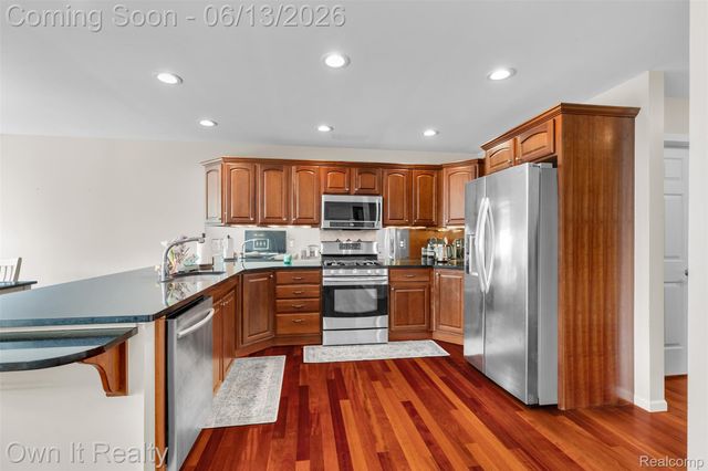 1250 Windsong Drive, Waterford Charter Township, MI 48327