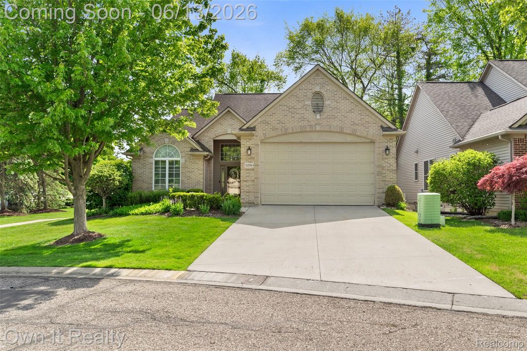 1250 Windsong Drive, Waterford Charter Township, MI 48327