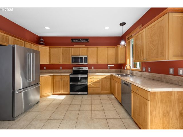 15562 Se MELINDA Ct, Happy Valley, OR 97089