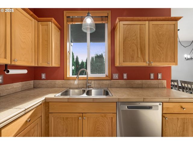 15562 Se MELINDA Ct, Happy Valley, OR 97089