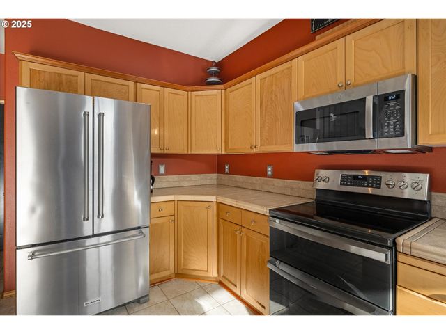 15562 Se MELINDA Ct, Happy Valley, OR 97089
