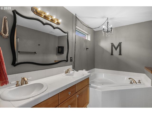 15562 Se MELINDA Ct, Happy Valley, OR 97089