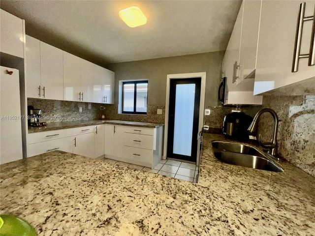 3297 SW 26th St 3299, Miami, FL 33133