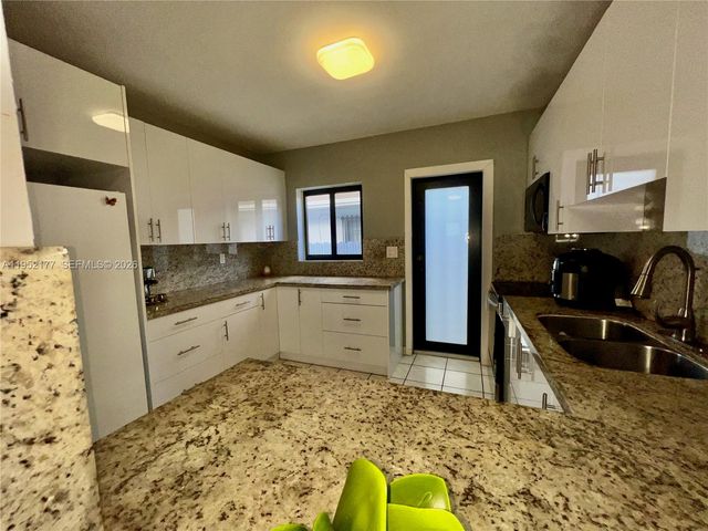 3297 SW 26th St 3299, Miami, FL 33133