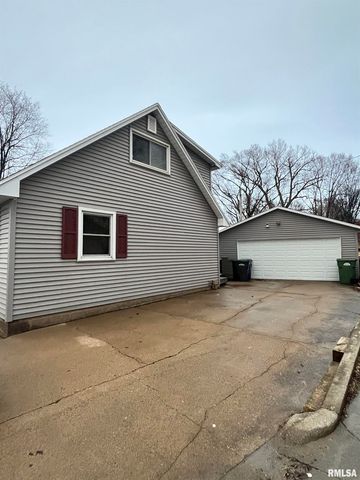 917 S 8TH Street, Clinton, IA 52732