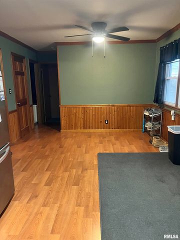 917 S 8TH Street, Clinton, IA 52732