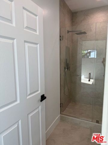 23836 Victory Boulevard, Woodland Hills (los Angeles), CA 91367