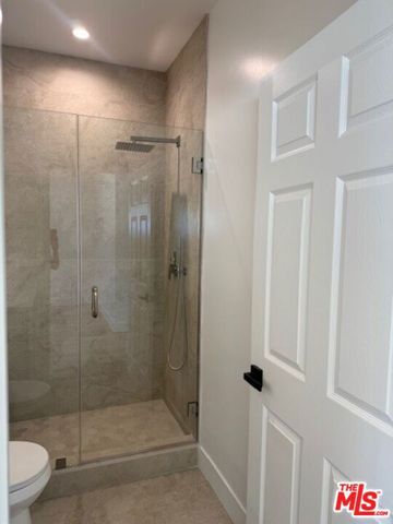 23836 Victory Boulevard, Woodland Hills (los Angeles), CA 91367