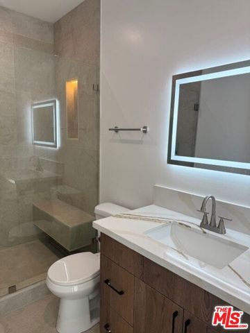 23836 Victory Boulevard, Woodland Hills (los Angeles), CA 91367