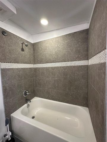 655 NE WALDO ROAD, Gainesville, FL 32641