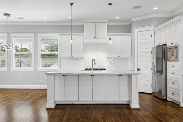 415 W 16th Street D, Houston, TX 77008