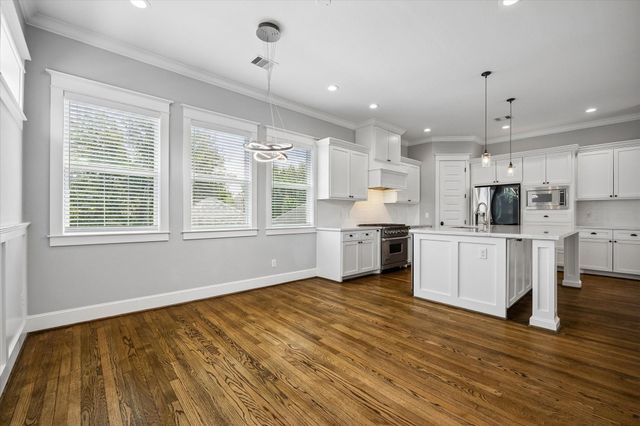 415 W 16th Street D, Houston, TX 77008