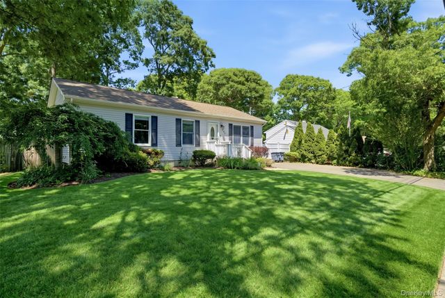103 Hampton Avenue, Mastic, NY 11950
