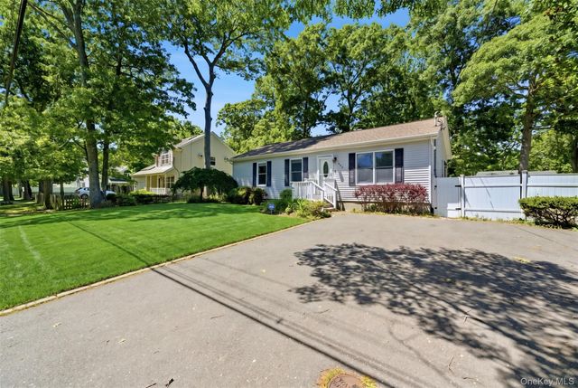 103 Hampton Avenue, Mastic, NY 11950