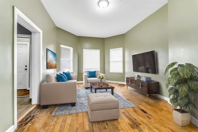 3011 E 80th Street, Chicago, IL 60617