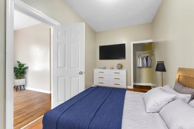 3011 E 80th Street, Chicago, IL 60617