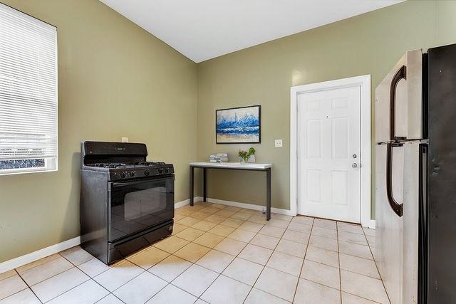 3011 E 80th Street, Chicago, IL 60617