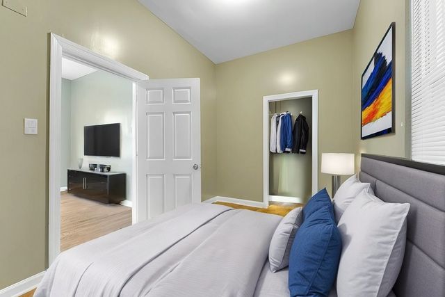 3011 E 80th Street, Chicago, IL 60617