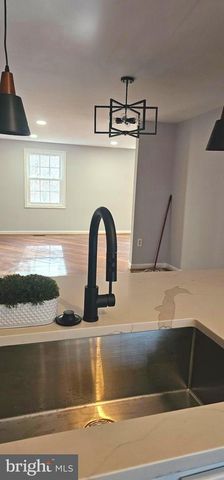 9427 CANDLEBERRY CT, Burke, VA 22015