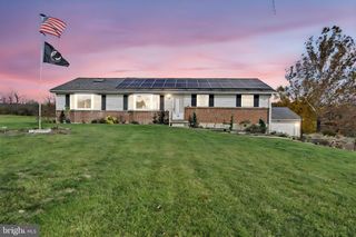 156 MANOR DR, Mohrsville, PA 19541