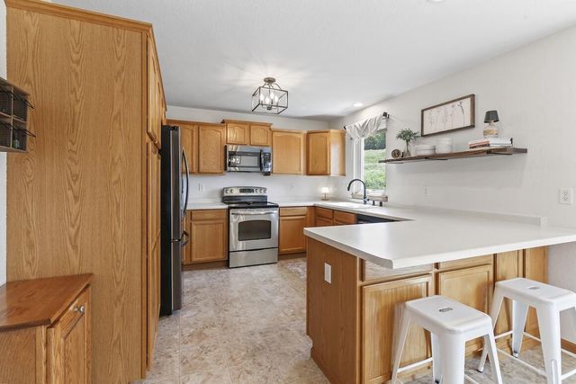 833 Goldenview COURT, Oconomowoc, WI 53066